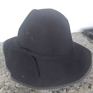 woman's vintage hat
